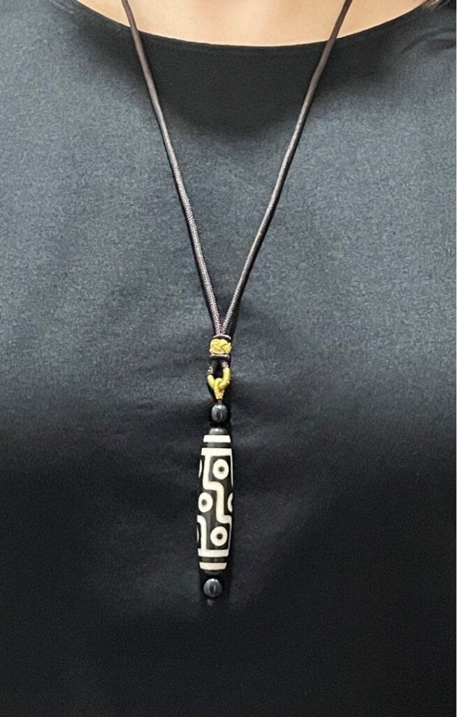 Nine-eye gZi necklace